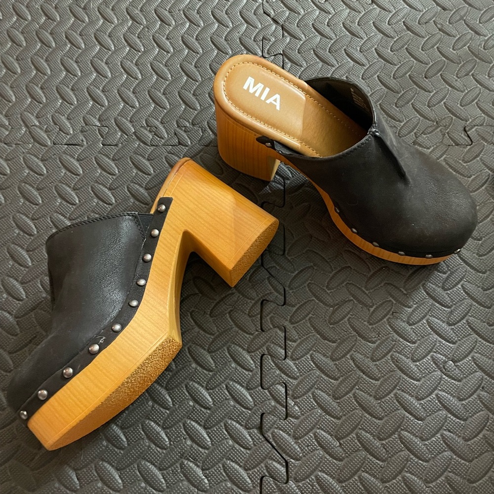MIA black clogs size 8 NWOT